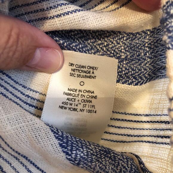 Alice + Olivia blue cream Celestia Flutter sleeve crop top linen stripes Size S - Picture 4 of 5